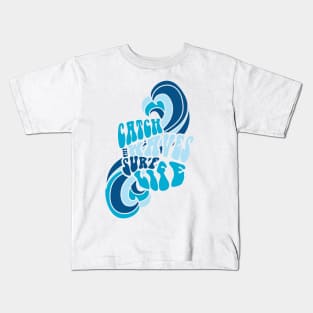 Surf Life catch the waves beach surf typography Kids T-Shirt
